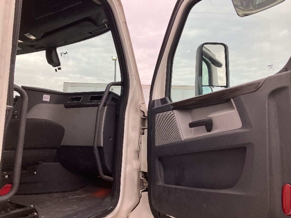 Day Cab Tractor-Heavy Duty Tractors-Freightliner-2019-T12642ST-Jessup-MD-456,931\n\t\tmiles-$ 37,750 - Image 12