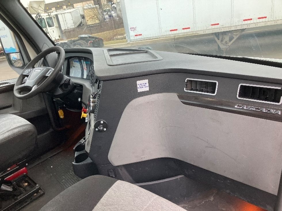 Day Cab Tractor-Heavy Duty Tractors-Freightliner-2019-T12642ST-Jessup-MD-456,931\n\t\tmiles-$ 37,750 - Image 13