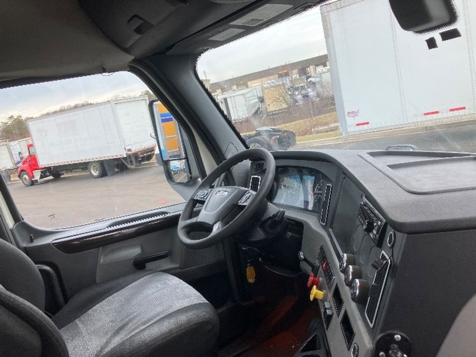 Day Cab Tractor-Heavy Duty Tractors-Freightliner-2019-T12642ST-Jessup-MD-456,931\n\t\tmiles-$ 37,750 - Image 14