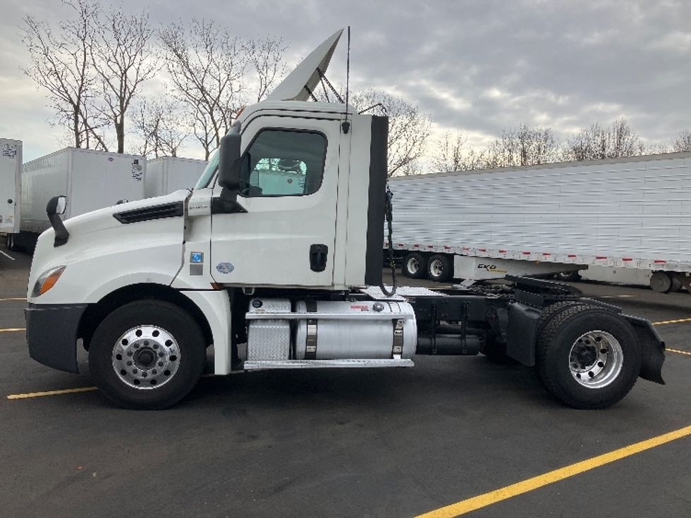 Day Cab Tractor-Heavy Duty Tractors-Freightliner-2019-T12642ST-Jessup-MD-456,931\n\t\tmiles-$ 37,750 - Image 4