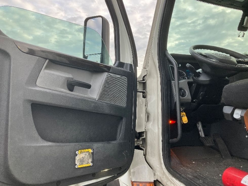 Day Cab Tractor-Heavy Duty Tractors-Freightliner-2019-T12642ST-Jessup-MD-505,206\n\t\tmiles-$ 35,000 - Image 9