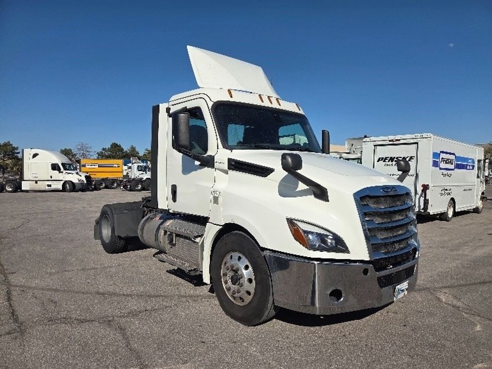 Day Cab Tractor-Heavy Duty Tractors-Freightliner-2019-T12642ST-Kansas City-MO-525,000\n\t\tmiles-$ 30,250 - Image 1