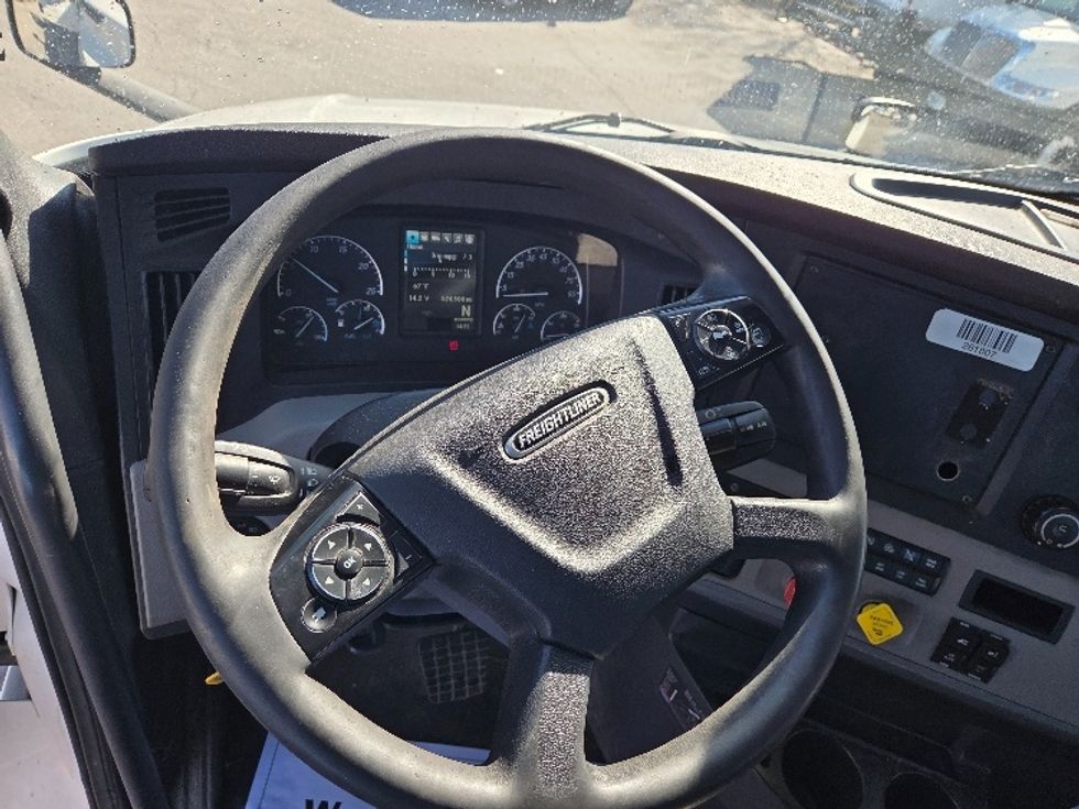 Day Cab Tractor-Heavy Duty Tractors-Freightliner-2019-T12642ST-Kansas City-MO-525,000\n\t\tmiles-$ 30,250 - Image 11