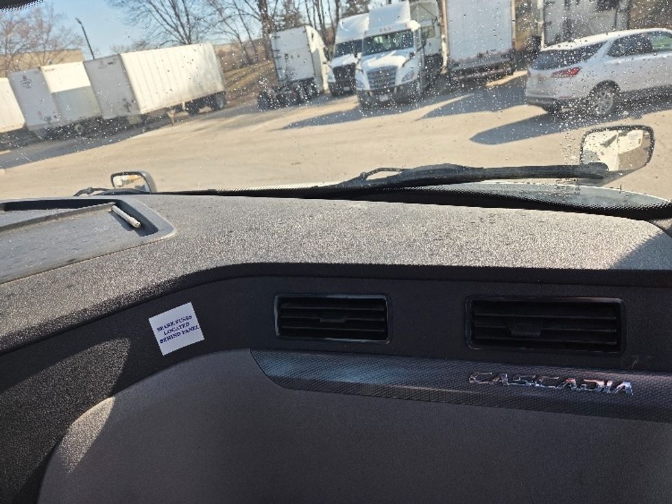 Day Cab Tractor-Heavy Duty Tractors-Freightliner-2019-T12642ST-Kansas City-MO-525,000\n\t\tmiles-$ 30,250 - Image 13