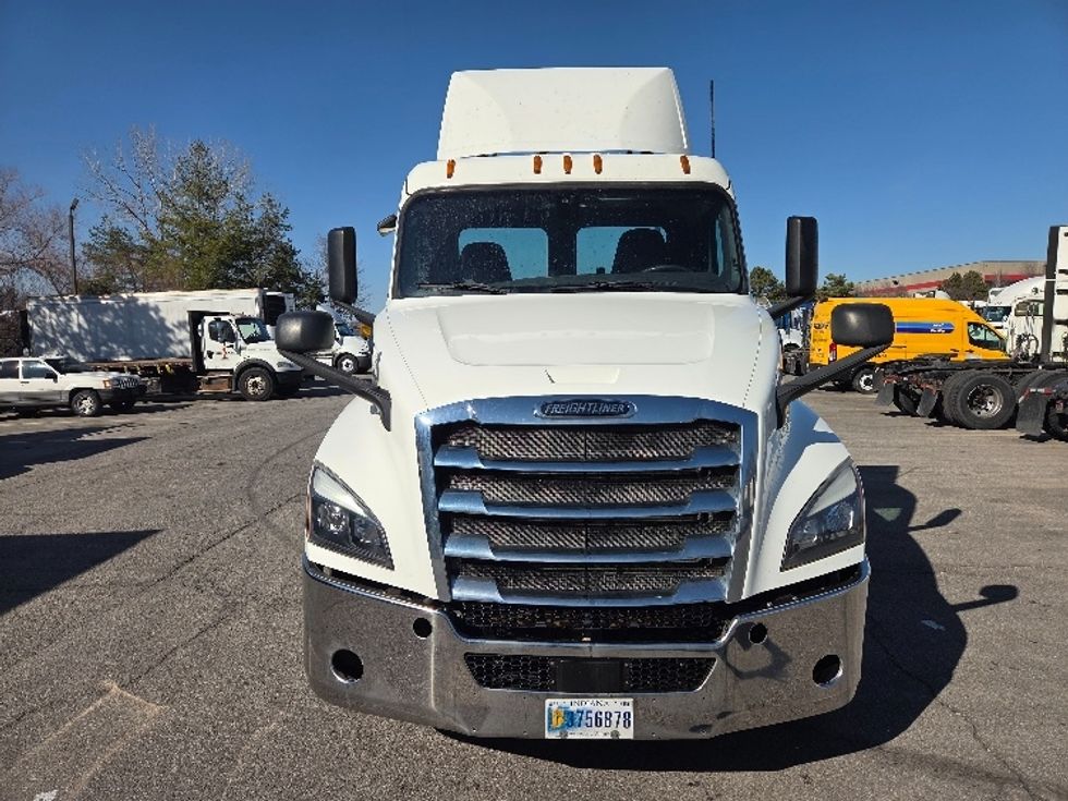 Day Cab Tractor-Heavy Duty Tractors-Freightliner-2019-T12642ST-Kansas City-MO-525,000\n\t\tmiles-$ 30,250 - Image 2
