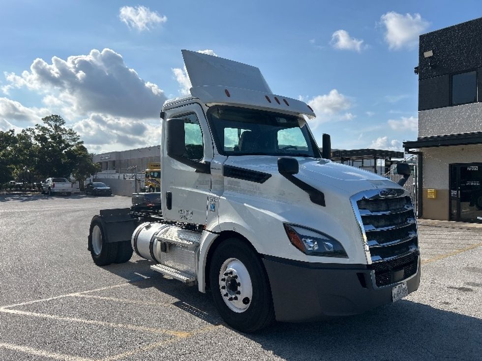 Day Cab Tractor-Heavy Duty Tractors-Freightliner-2019-T12642ST-Katy-TX-331,425\n\t\tmiles-$ 44,250 - Image 1