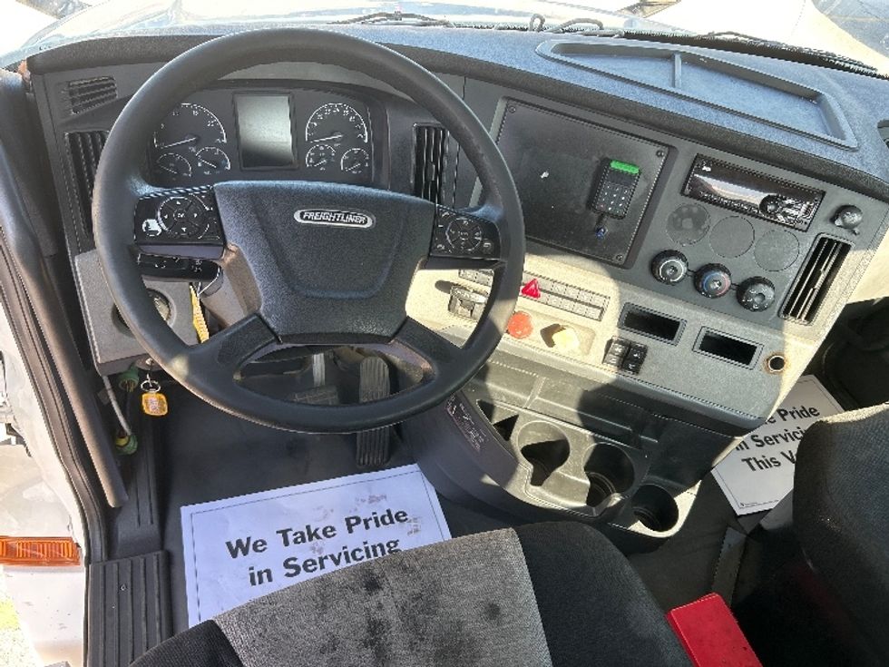 Day Cab Tractor-Heavy Duty Tractors-Freightliner-2019-T12642ST-Katy-TX-331,425\n\t\tmiles-$ 44,250 - Image 11