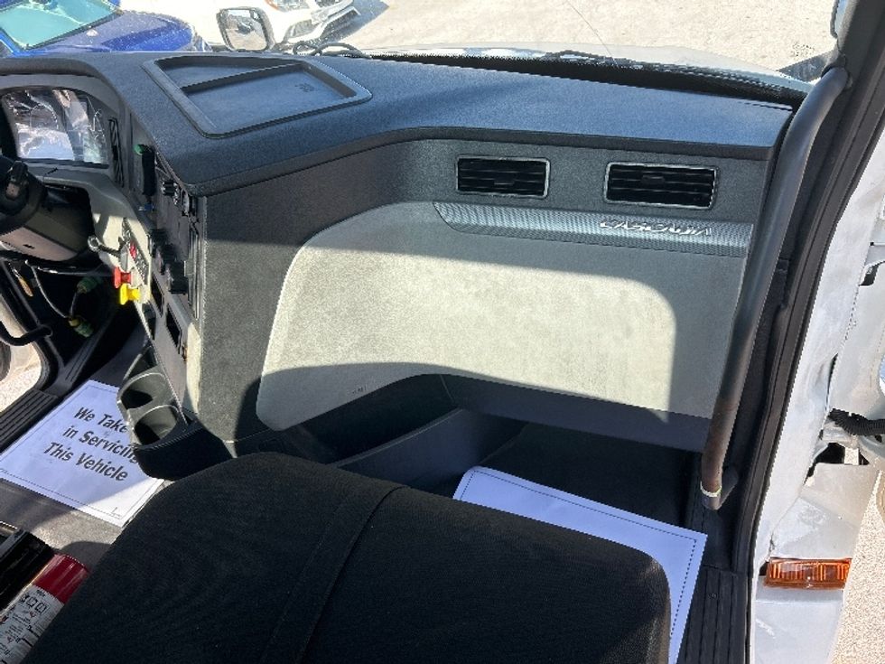 Day Cab Tractor-Heavy Duty Tractors-Freightliner-2019-T12642ST-Katy-TX-331,425\n\t\tmiles-$ 44,250 - Image 13