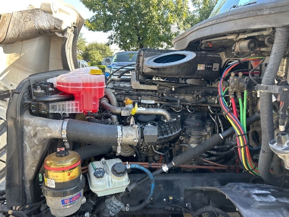 Day Cab Tractor-Heavy Duty Tractors-Freightliner-2019-T12642ST-Katy-TX-331,425\n\t\tmiles-$ 44,250 - Image 16