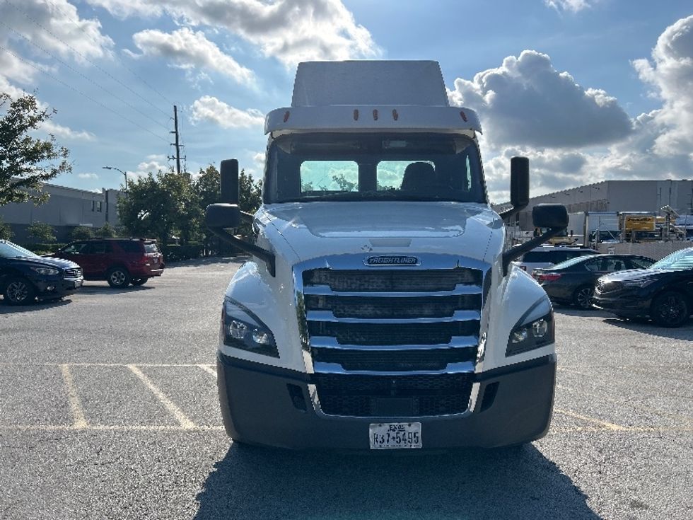 Day Cab Tractor-Heavy Duty Tractors-Freightliner-2019-T12642ST-Katy-TX-331,425\n\t\tmiles-$ 44,250 - Image 2