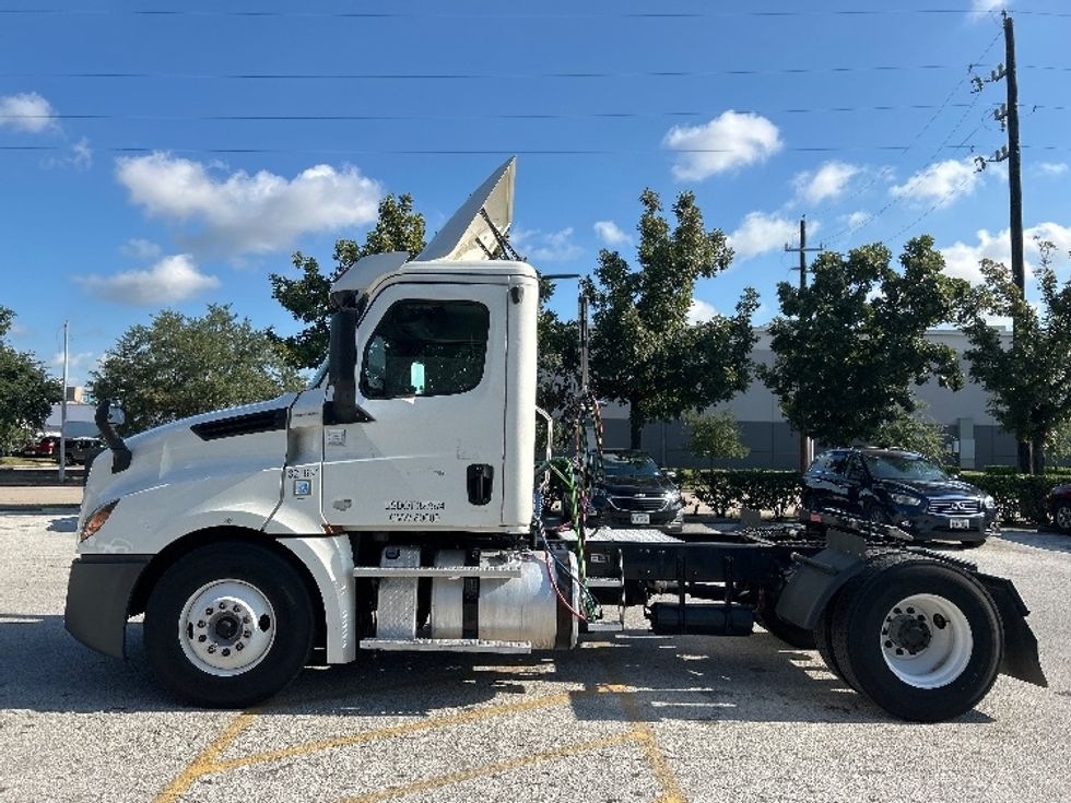 Day Cab Tractor-Heavy Duty Tractors-Freightliner-2019-T12642ST-Katy-TX-331,425\n\t\tmiles-$ 44,250 - Image 4
