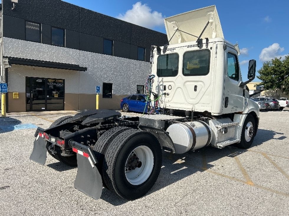 Day Cab Tractor-Heavy Duty Tractors-Freightliner-2019-T12642ST-Katy-TX-331,425\n\t\tmiles-$ 44,250 - Image 7
