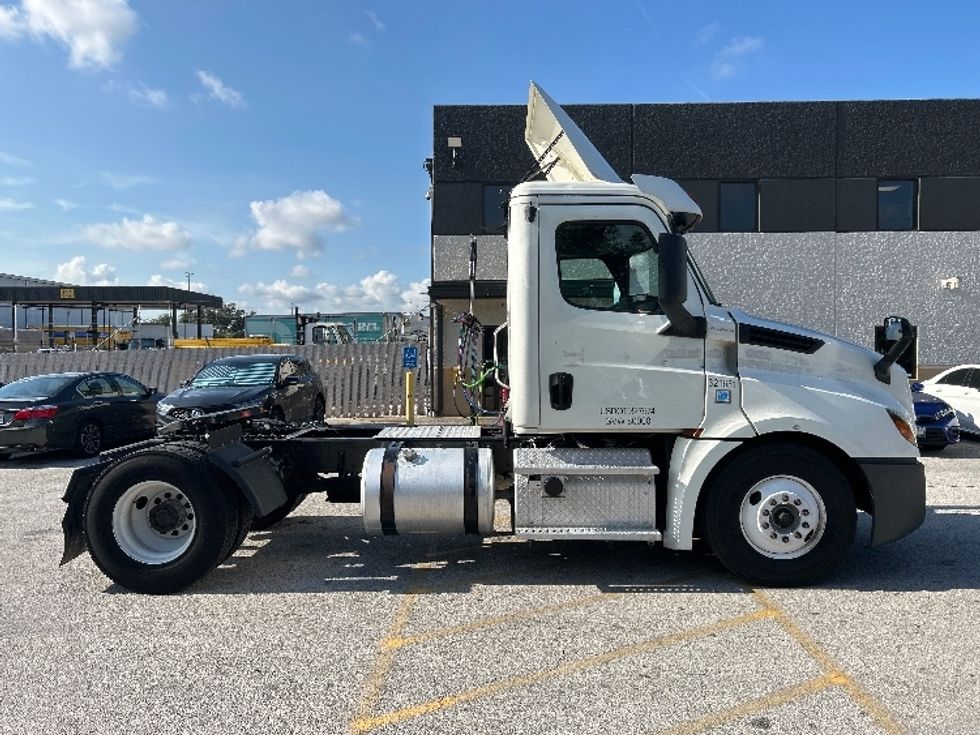 Day Cab Tractor-Heavy Duty Tractors-Freightliner-2019-T12642ST-Katy-TX-331,425\n\t\tmiles-$ 44,250 - Image 8