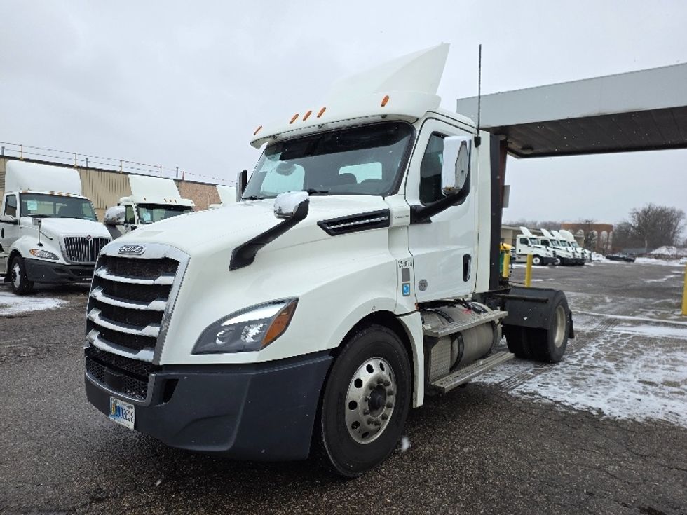 Day Cab Tractor-Heavy Duty Tractors-Freightliner-2019-T12642ST-Lansing-MI-383,124\n\t\tmiles-$ 34,250 - Image 3