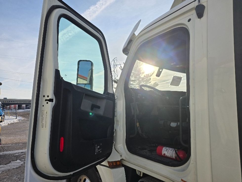 Day Cab Tractor-Heavy Duty Tractors-Freightliner-2019-T12642ST-Lansing-MI-383,124\n\t\tmiles-$ 34,250 - Image 9