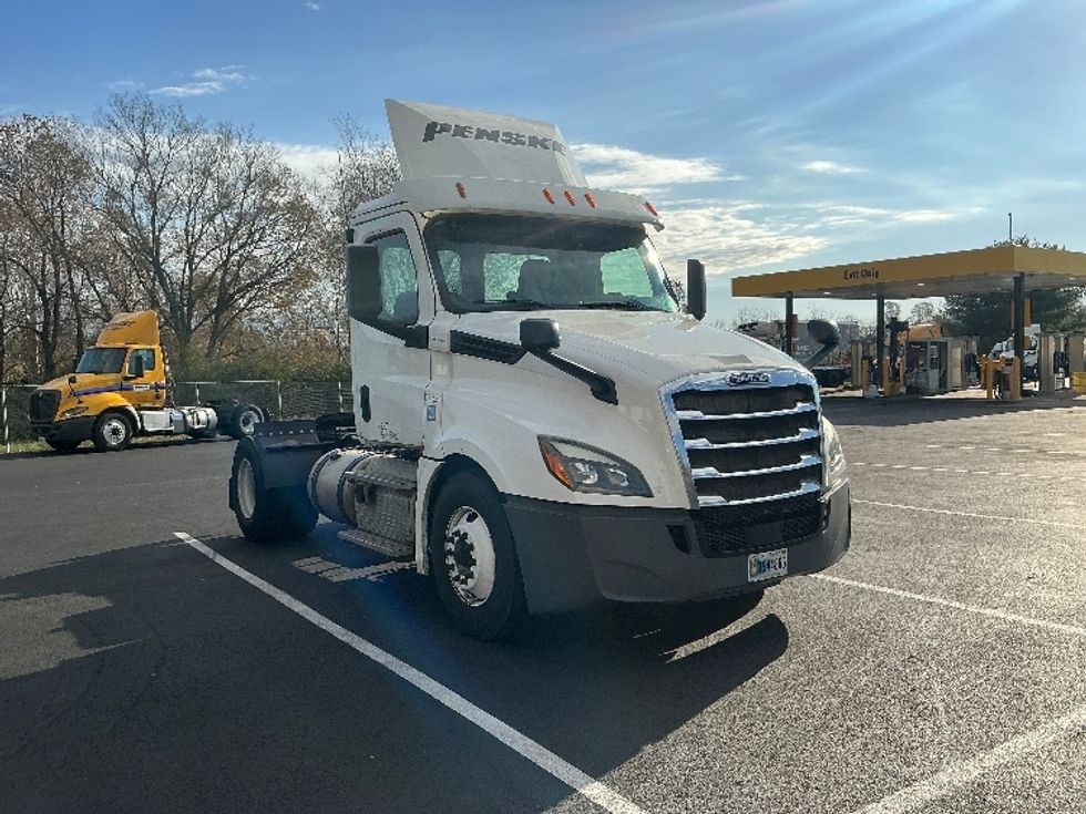 Day Cab Tractor-Heavy Duty Tractors-Freightliner-2019-T12642ST-Lexington-KY-364,614\n\t\tmiles-$ 34,250 - Image 1