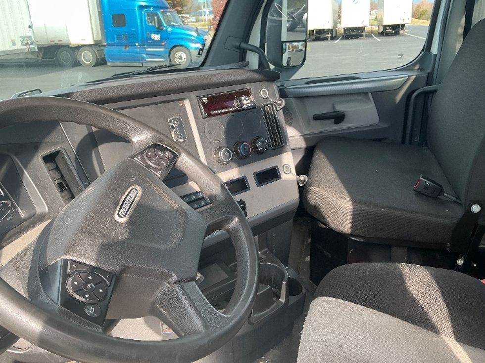 Day Cab Tractor-Heavy Duty Tractors-Freightliner-2019-T12642ST-Lexington-KY-364,614\n\t\tmiles-$ 34,250 - Image 10