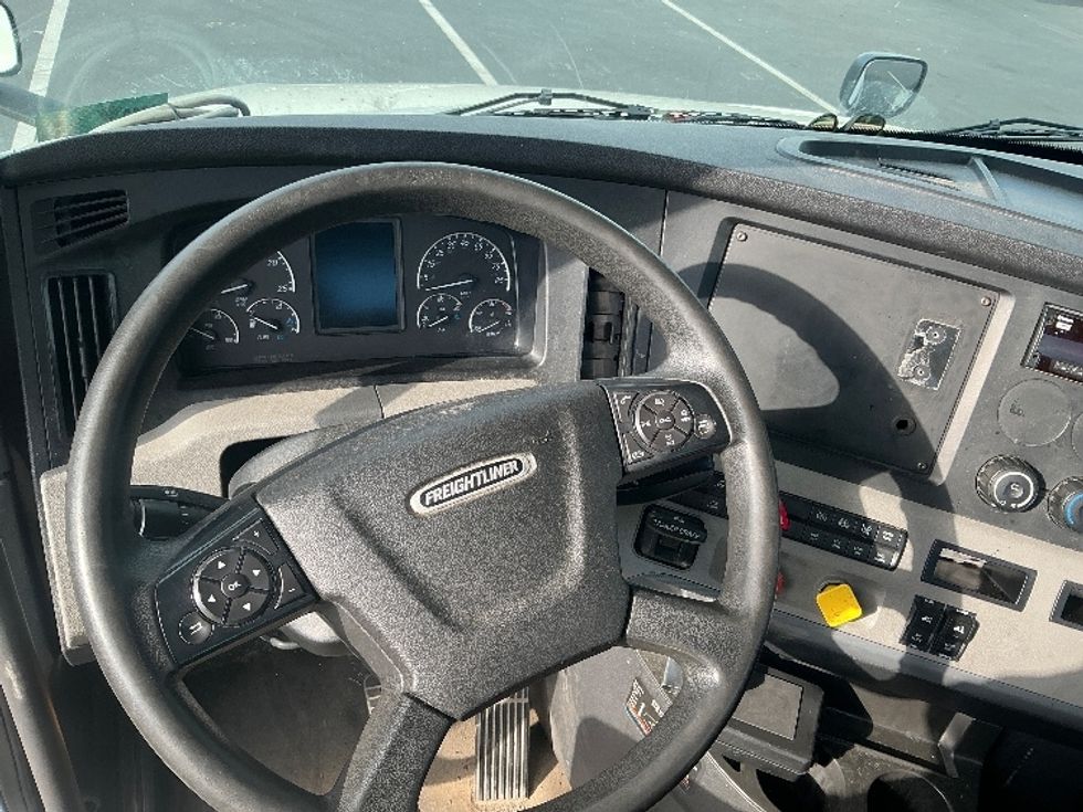 Day Cab Tractor-Heavy Duty Tractors-Freightliner-2019-T12642ST-Lexington-KY-364,614\n\t\tmiles-$ 34,250 - Image 11