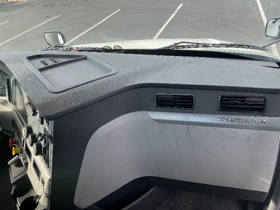 Day Cab Tractor-Heavy Duty Tractors-Freightliner-2019-T12642ST-Lexington-KY-364,614\n\t\tmiles-$ 34,250 - Image 14