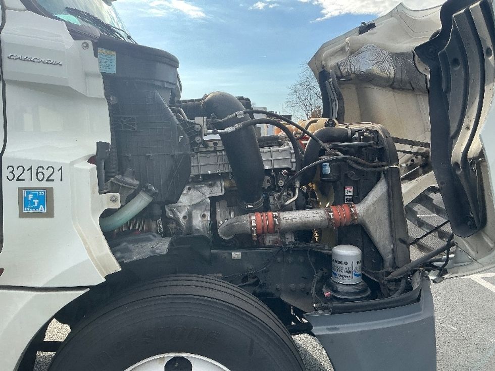 Day Cab Tractor-Heavy Duty Tractors-Freightliner-2019-T12642ST-Lexington-KY-364,614\n\t\tmiles-$ 34,250 - Image 16