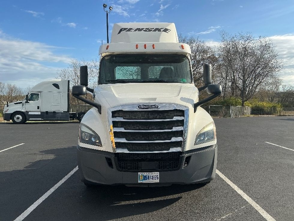 Day Cab Tractor-Heavy Duty Tractors-Freightliner-2019-T12642ST-Lexington-KY-364,614\n\t\tmiles-$ 34,250 - Image 2