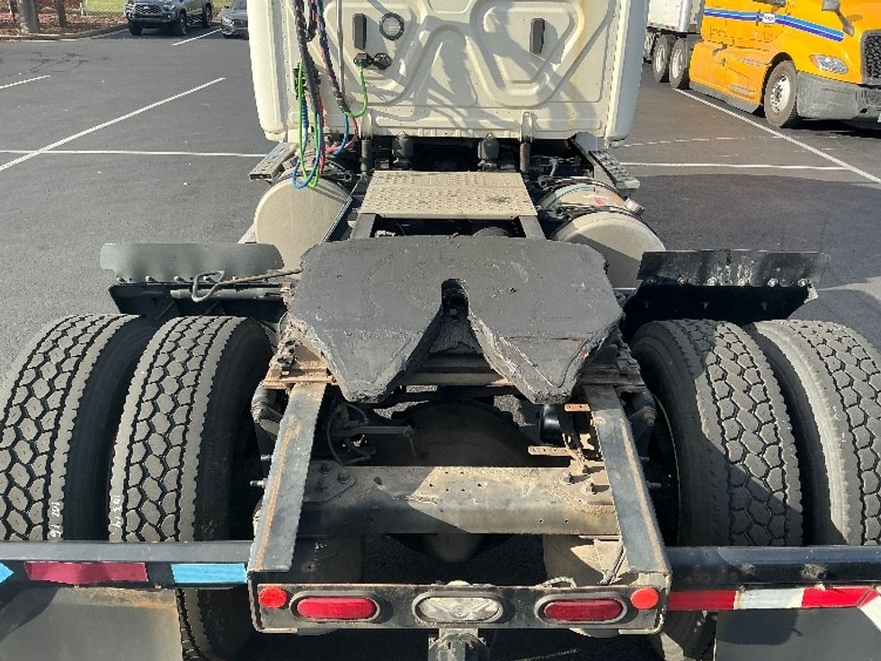 Day Cab Tractor-Heavy Duty Tractors-Freightliner-2019-T12642ST-Lexington-KY-364,614\n\t\tmiles-$ 34,250 - Image 6