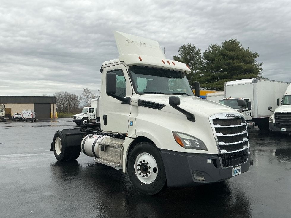 Day Cab Tractor-Heavy Duty Tractors-Freightliner-2019-T12642ST-Lexington-KY-384,764\n\t\tmiles-$ 33,250 - Image 1