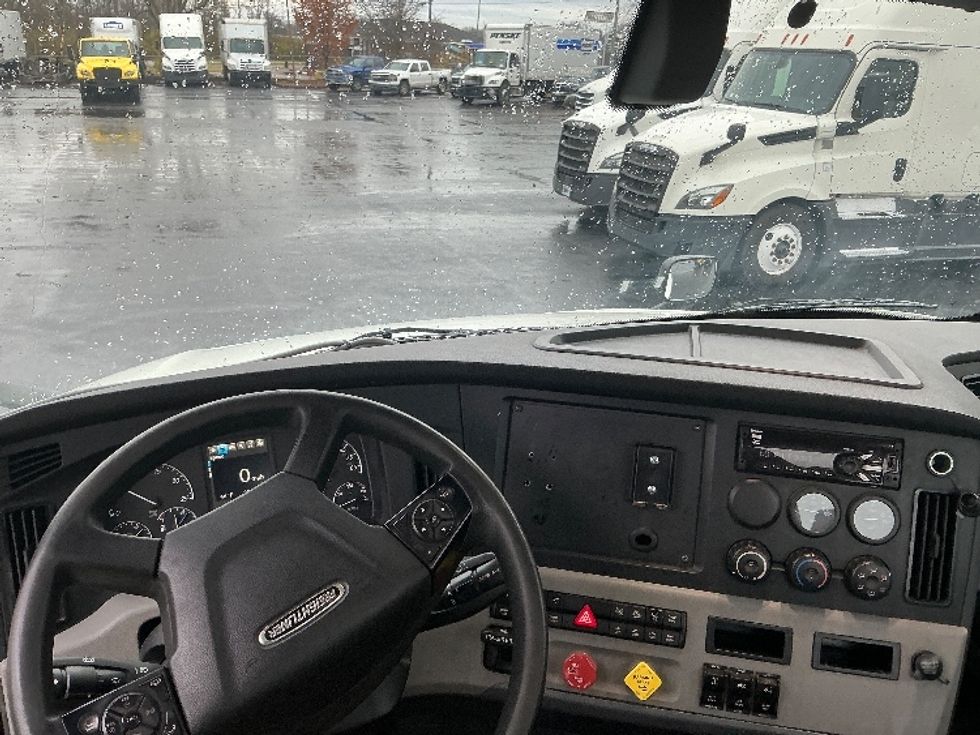 Day Cab Tractor-Heavy Duty Tractors-Freightliner-2019-T12642ST-Lexington-KY-384,764\n\t\tmiles-$ 33,250 - Image 11