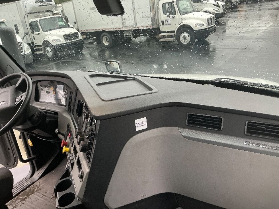 Day Cab Tractor-Heavy Duty Tractors-Freightliner-2019-T12642ST-Lexington-KY-384,764\n\t\tmiles-$ 33,250 - Image 13