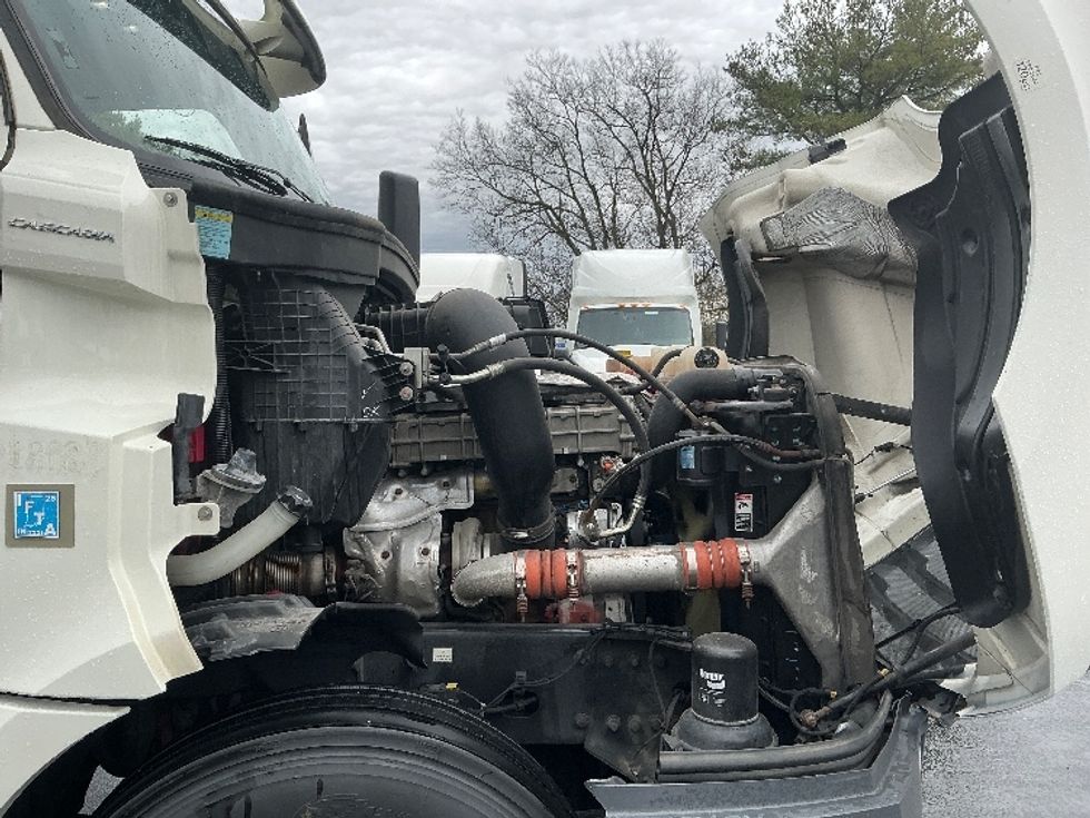Day Cab Tractor-Heavy Duty Tractors-Freightliner-2019-T12642ST-Lexington-KY-384,764\n\t\tmiles-$ 33,250 - Image 15