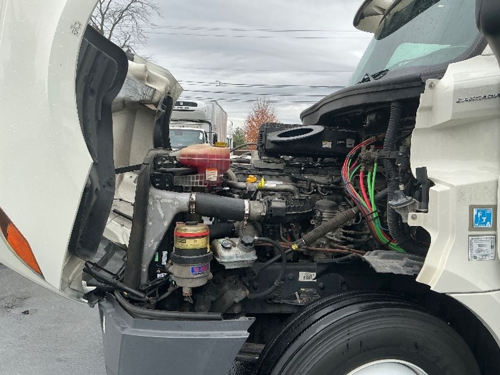 Day Cab Tractor-Heavy Duty Tractors-Freightliner-2019-T12642ST-Lexington-KY-384,764\n\t\tmiles-$ 33,250 - Image 16