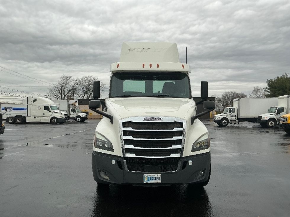 Day Cab Tractor-Heavy Duty Tractors-Freightliner-2019-T12642ST-Lexington-KY-384,764\n\t\tmiles-$ 33,250 - Image 2