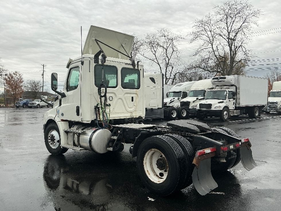 Day Cab Tractor-Heavy Duty Tractors-Freightliner-2019-T12642ST-Lexington-KY-384,764\n\t\tmiles-$ 33,250 - Image 5