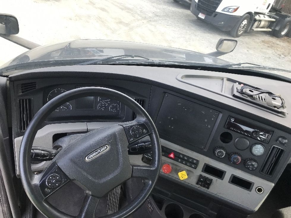 Day Cab Tractor-Heavy Duty Tractors-Freightliner-2019-T12642ST-Macon-GA-236,302\n\t\tmiles-$ 45,000 - Image 11