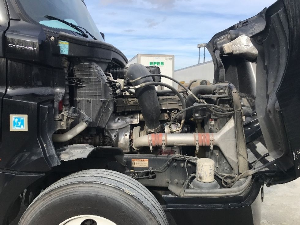 Day Cab Tractor-Heavy Duty Tractors-Freightliner-2019-T12642ST-Macon-GA-236,302\n\t\tmiles-$ 45,000 - Image 15