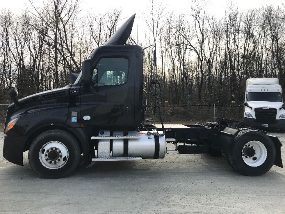 Day Cab Tractor-Heavy Duty Tractors-Freightliner-2019-T12642ST-Macon-GA-236,302\n\t\tmiles-$ 45,000 - Image 4