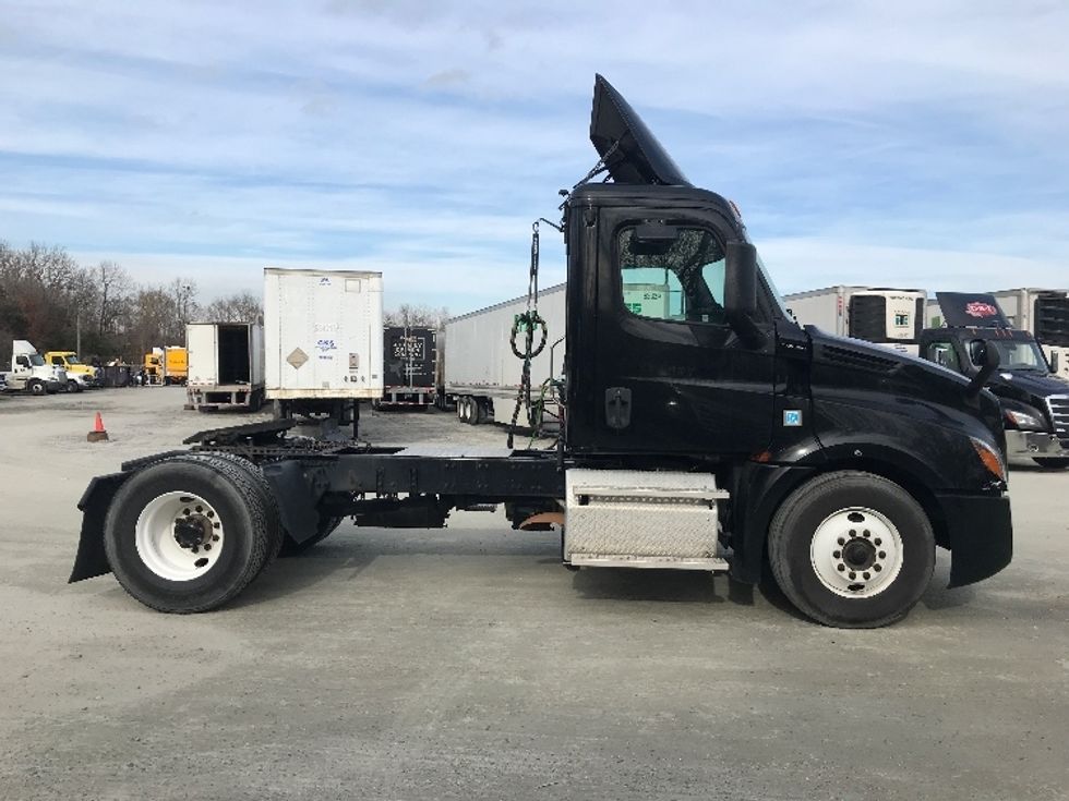 Day Cab Tractor-Heavy Duty Tractors-Freightliner-2019-T12642ST-Macon-GA-236,302\n\t\tmiles-$ 45,000 - Image 8