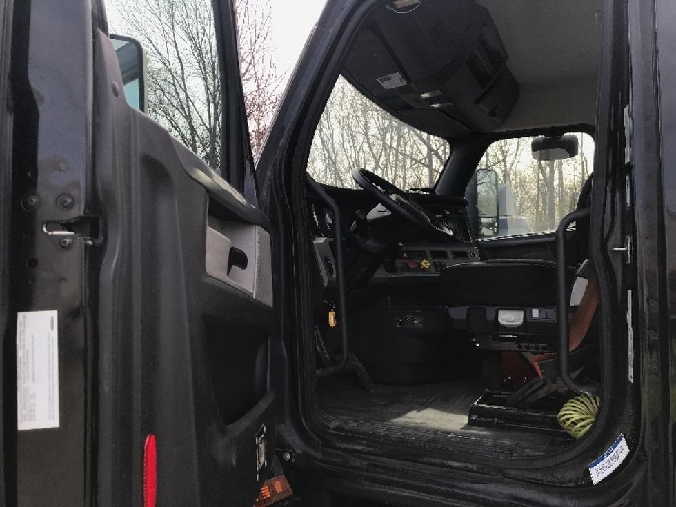 Day Cab Tractor-Heavy Duty Tractors-Freightliner-2019-T12642ST-Macon-GA-236,302\n\t\tmiles-$ 45,000 - Image 9