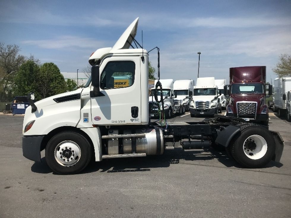 Day Cab Tractor-Heavy Duty Tractors-Freightliner-2019-T12642ST-Manassas-VA-285,136\n\t\tmiles-$ 40,500 - Image 4