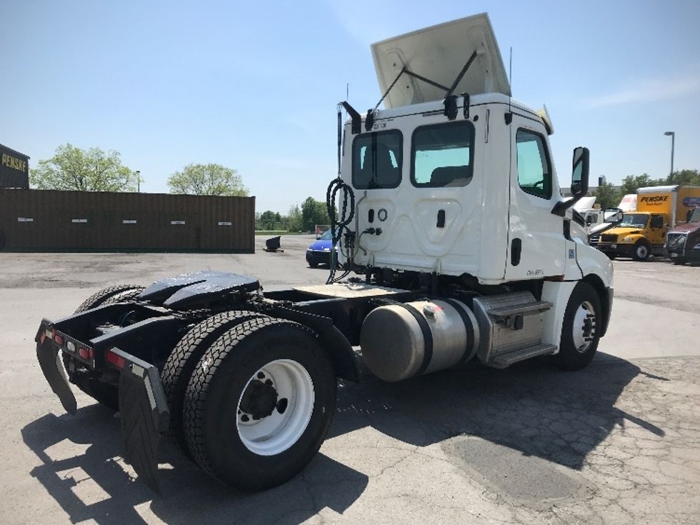 Day Cab Tractor-Heavy Duty Tractors-Freightliner-2019-T12642ST-Manassas-VA-285,136\n\t\tmiles-$ 40,500 - Image 7
