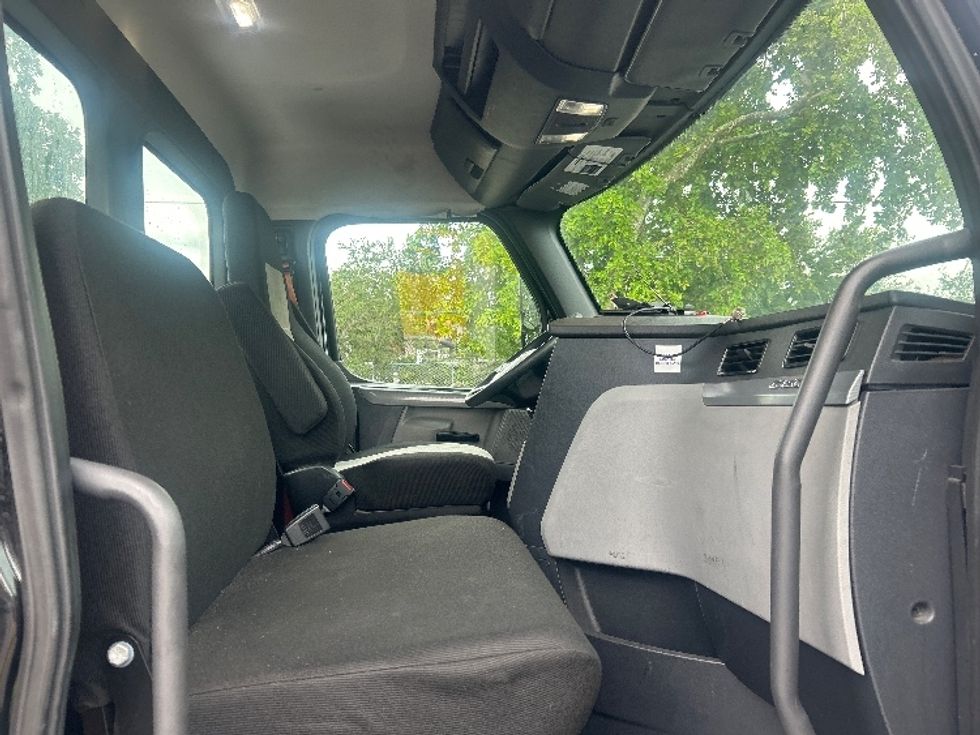 Day Cab Tractor-Heavy Duty Tractors-Freightliner-2019-T12642ST-Medley-FL-114,366\n\t\tmiles-$ 43,250 - Image 14