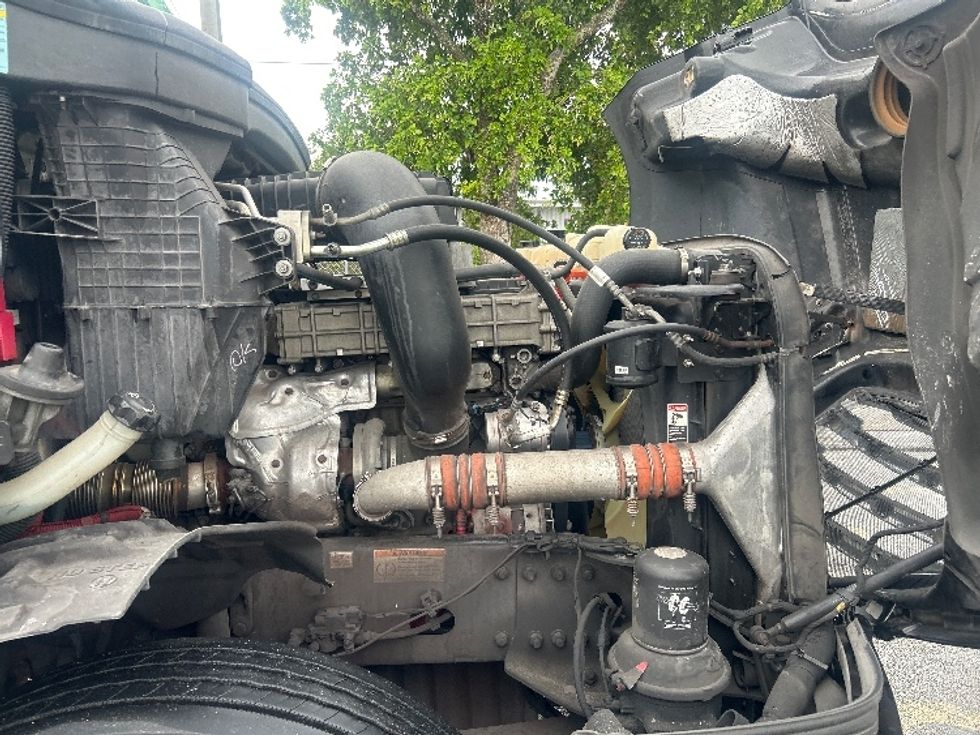 Day Cab Tractor-Heavy Duty Tractors-Freightliner-2019-T12642ST-Medley-FL-114,366\n\t\tmiles-$ 43,250 - Image 15