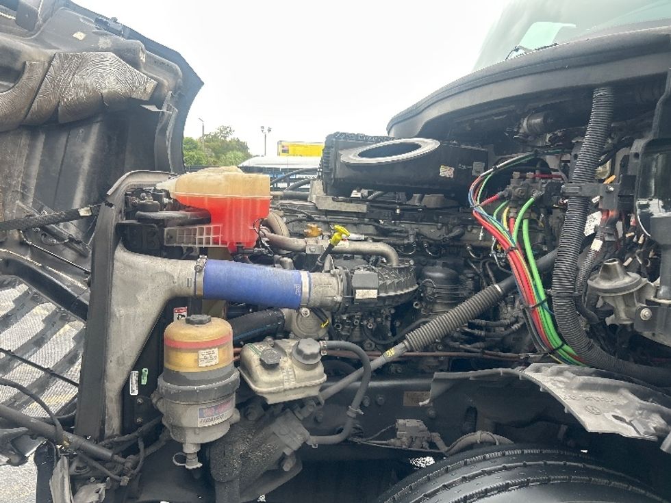 Day Cab Tractor-Heavy Duty Tractors-Freightliner-2019-T12642ST-Medley-FL-114,366\n\t\tmiles-$ 43,250 - Image 16