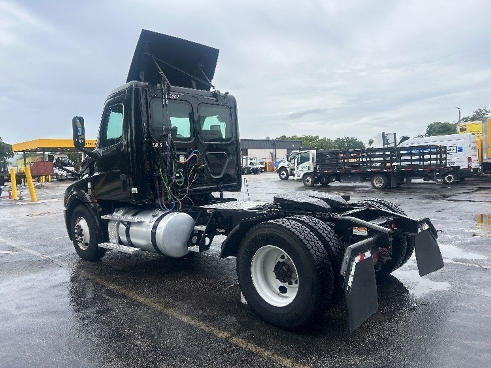 Day Cab Tractor-Heavy Duty Tractors-Freightliner-2019-T12642ST-Medley-FL-114,366\n\t\tmiles-$ 43,250 - Image 5