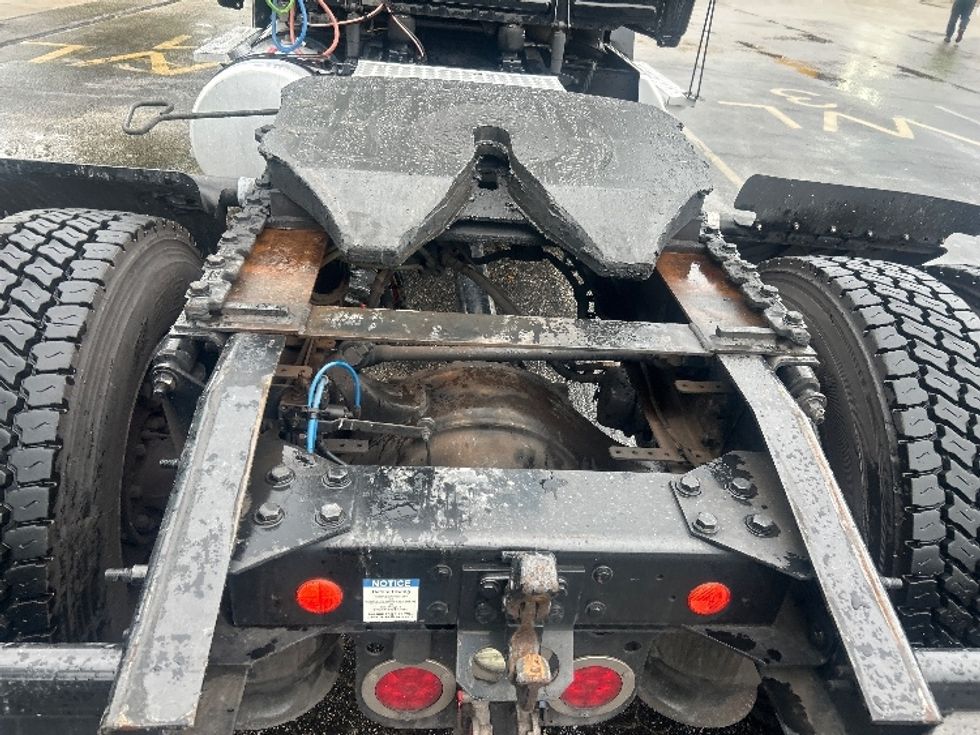 Day Cab Tractor-Heavy Duty Tractors-Freightliner-2019-T12642ST-Medley-FL-114,366\n\t\tmiles-$ 43,250 - Image 6