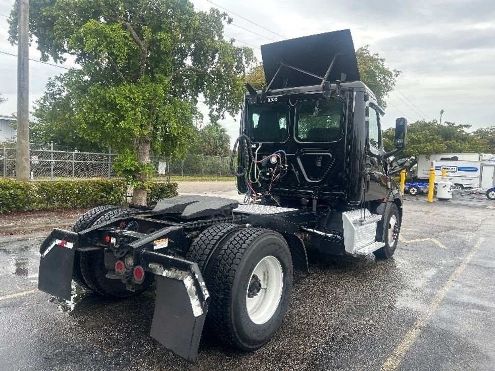 Day Cab Tractor-Heavy Duty Tractors-Freightliner-2019-T12642ST-Medley-FL-114,366\n\t\tmiles-$ 43,250 - Image 7