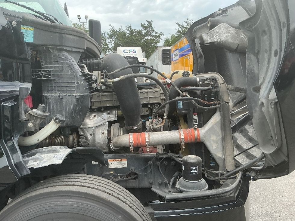 Day Cab Tractor-Heavy Duty Tractors-Freightliner-2019-T12642ST-Medley-FL-120,972\n\t\tmiles-$ 54,250 - Image 15