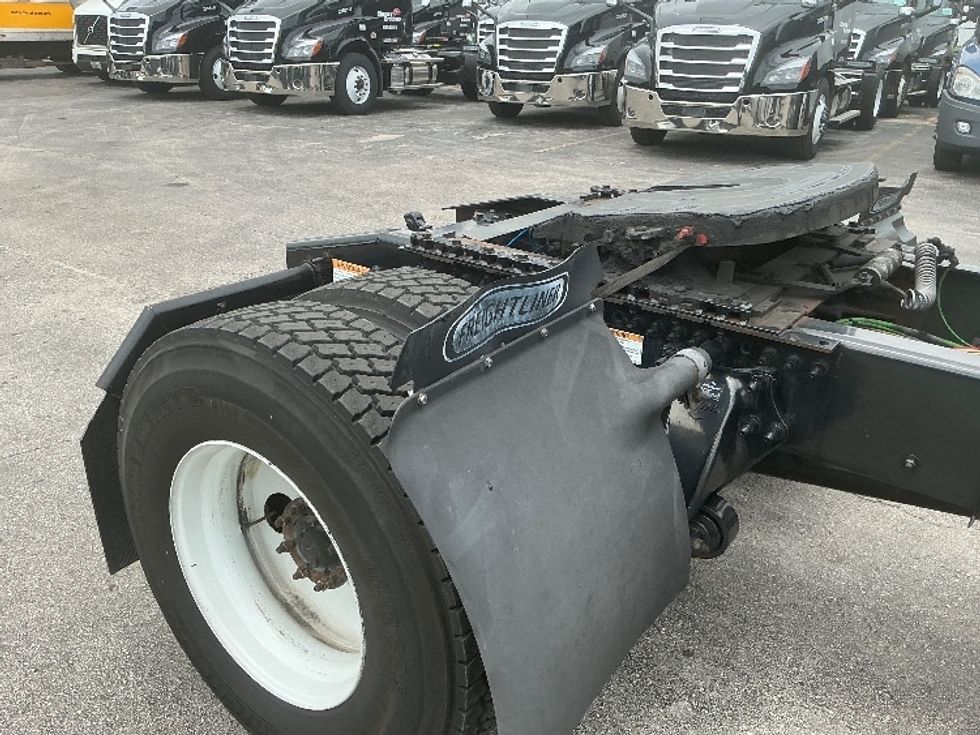 Day Cab Tractor-Heavy Duty Tractors-Freightliner-2019-T12642ST-Medley-FL-120,972\n\t\tmiles-$ 54,250 - Image 18