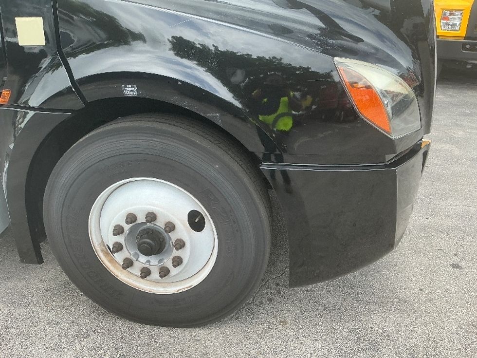 Day Cab Tractor-Heavy Duty Tractors-Freightliner-2019-T12642ST-Medley-FL-120,972\n\t\tmiles-$ 54,250 - Image 19