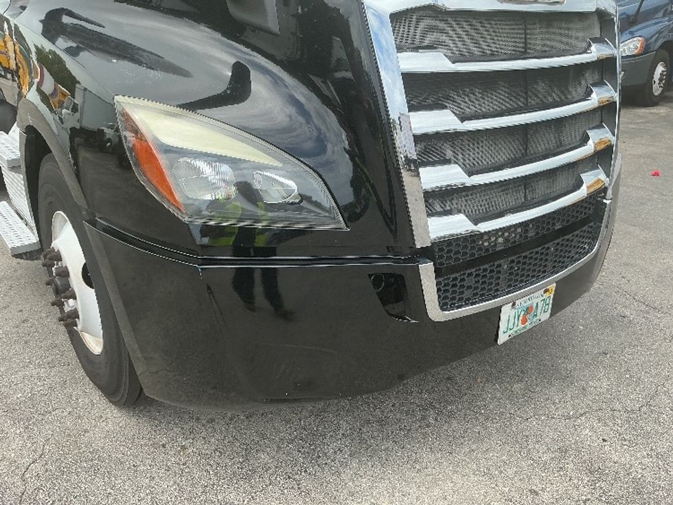 Day Cab Tractor-Heavy Duty Tractors-Freightliner-2019-T12642ST-Medley-FL-120,972\n\t\tmiles-$ 54,250 - Image 20